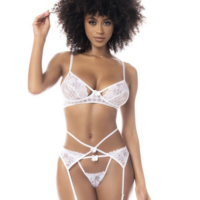 Ensemble blanc trois pièces lingerie sexy, soutien-gorge, string et porte jarretelles