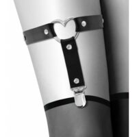 Jarretière avec coeur métal et rivets, un accessoire qui vous mettra magnifiquement en valeur