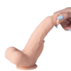 un gode COLTER dispose d’une ventouse ferme, d’un arbre dressé et de testicules ludiques