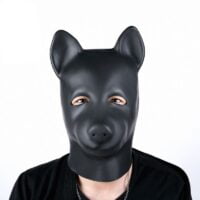 Cagoule en latex avec la forme d'une tête d'ours. Hauteur de 30 cm. Avec un zip arrière
