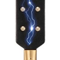 Le paddle d'électrostimulation Electric Spank est un accessoire composé d'éléments métalliques qui diffusent des impulsions électro sur la peau du partenaire