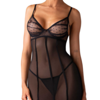 nuisette ajustée apporte une sophistication raffinée à toute soirée. Fabriquée dans des tissus luxueux et transparents